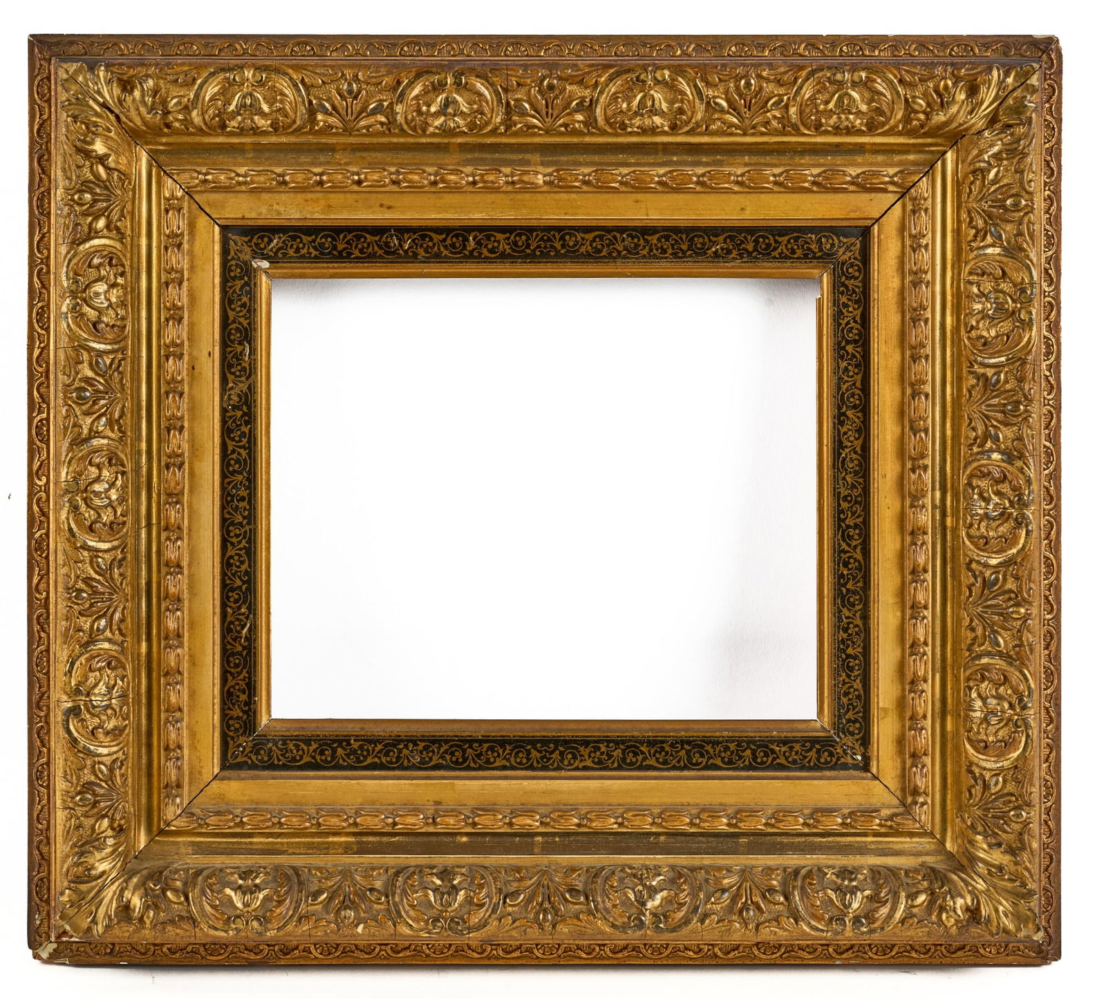 FINE QUALITY (19th c) EUROPEAN GILT PICTURE FRAME (1 of 5)