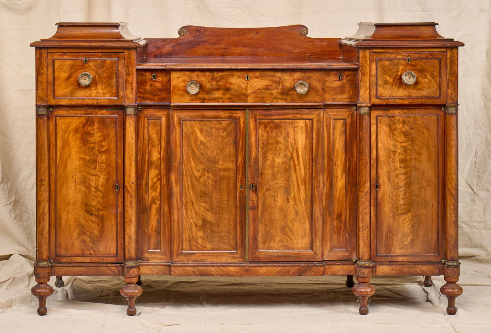 DIMINUTIVE AMERICAN FEDERAL MAHOGANY SIDEBOARD (1 of 16)