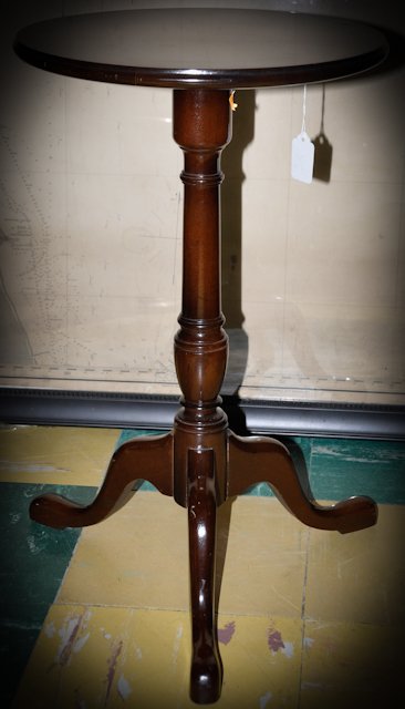 Miniature candle stand. Custom 20th century.: Original finish. A few scratches. Queen Anne style. 20" high. 12" diameter.