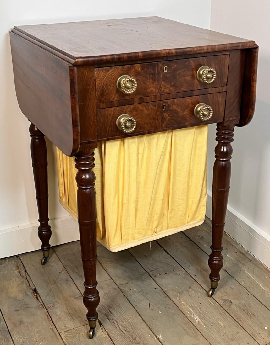 PERIOD FEDERAL (2) DRAWER MAHOGANY SEWING STAND: 28 1/2" x 18" x 18 1/4"
