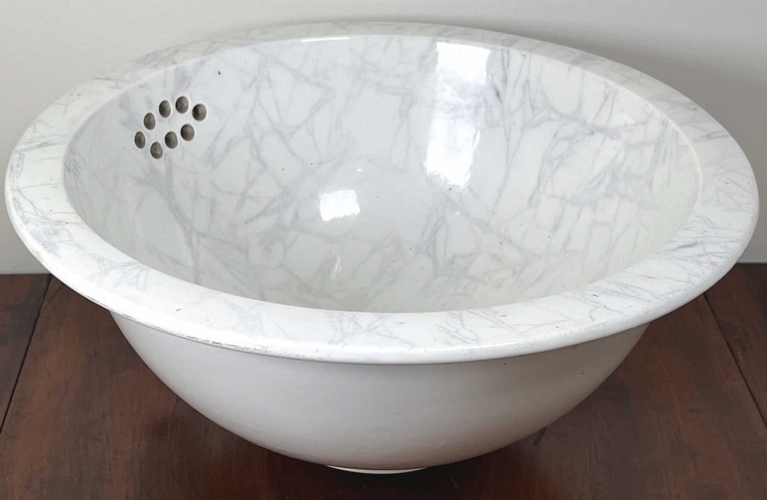 (19th c) WEDGWOOD PEARLWARE SINK BASIN: Marked under base. 14 1/2" dia