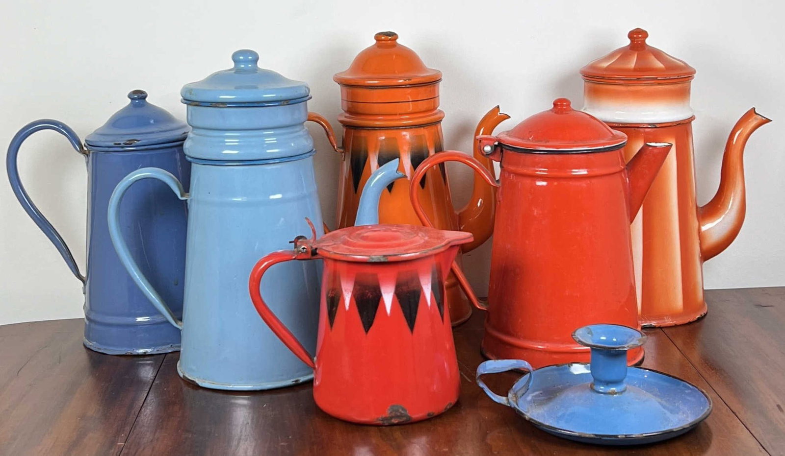 (7) PIECES OF VINTAGE ENAMELWARE (1 of 9)
