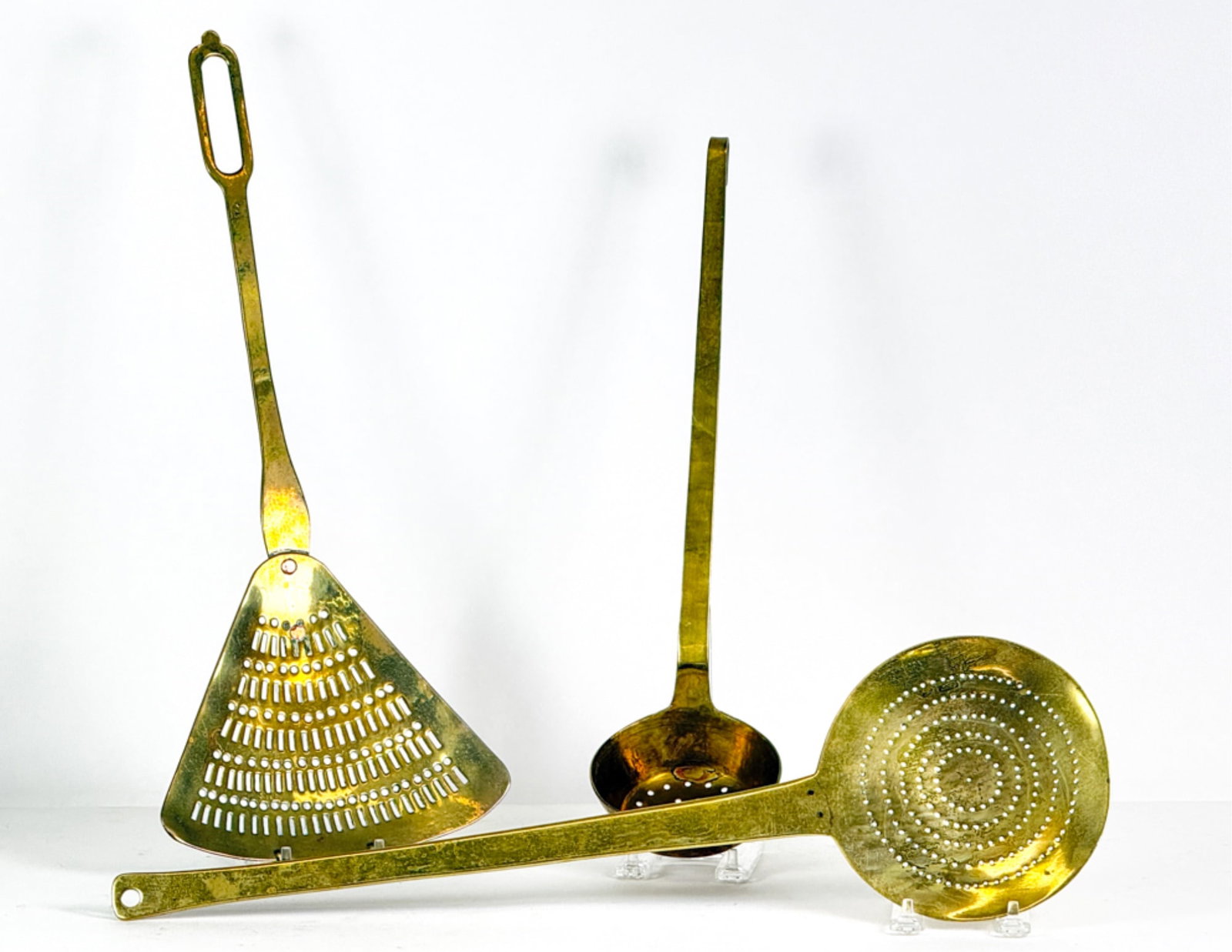 (19thc) ENGLISH BRASS SKIMMERS & DIPPER: Longest measures 21 1/2 inches.