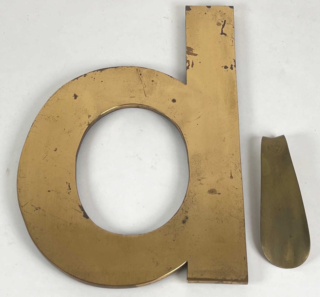 LARGE BRASS LETTER & ANCHOR DECORATED SHOE HORN: Letter 12" long
