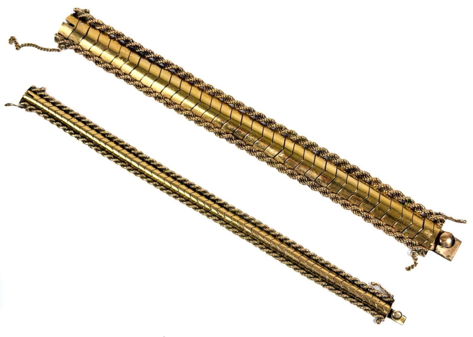 PAIR GRADUATED 18K GOLD CHEVRON BRACELETS: Marked. 8 and 7 1/2 inches respectively. Total weight 66.70 grams.