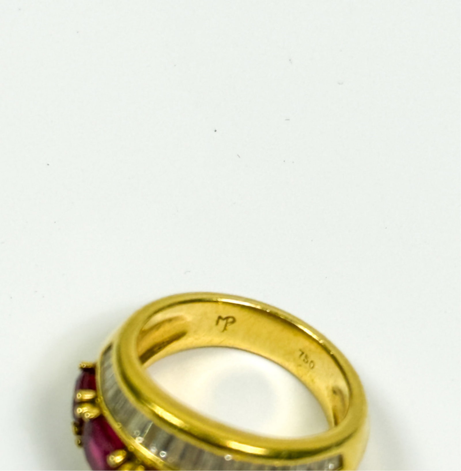 18K GOLD DIAMOND & RUBY RING - 10
