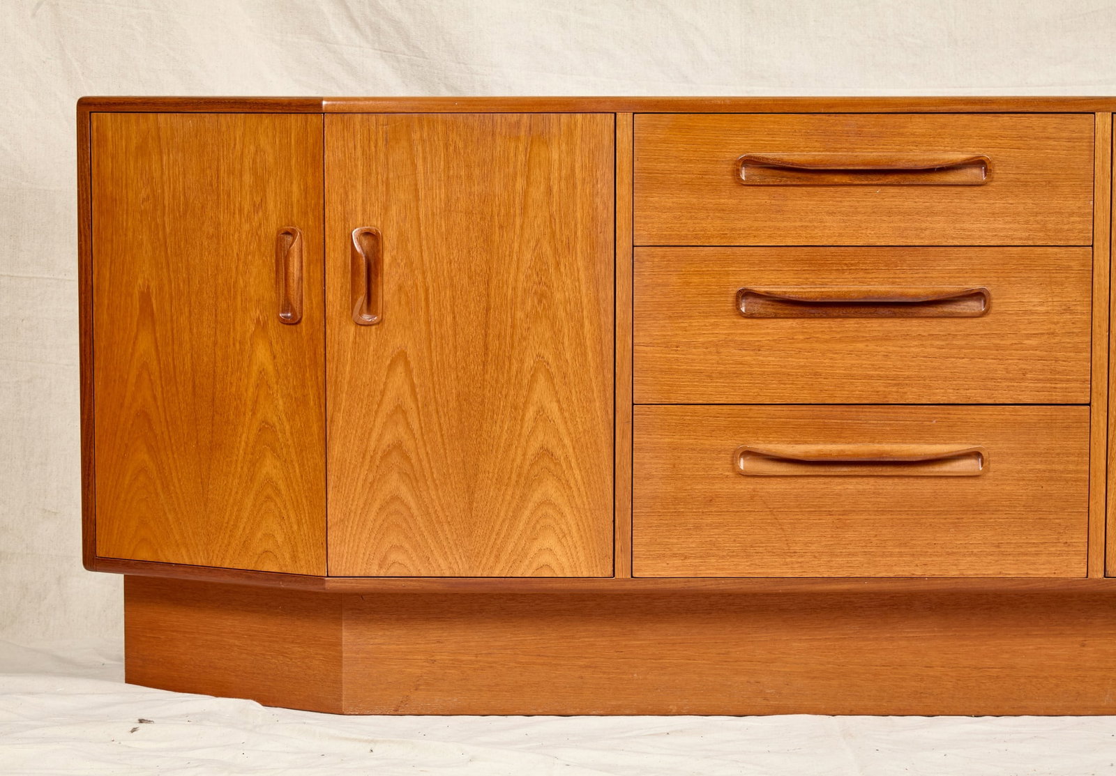 1960s G PLAN "HEX" SIDEBOARD - 3