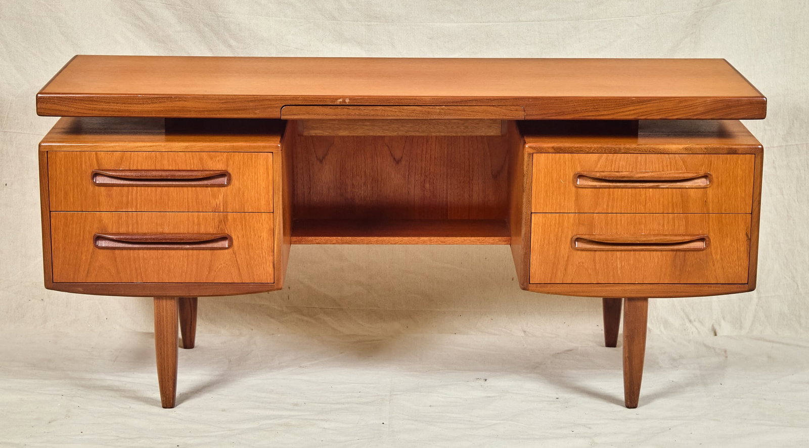 1982 G PLAN DRESSING TABLE by E. GOMME - 3