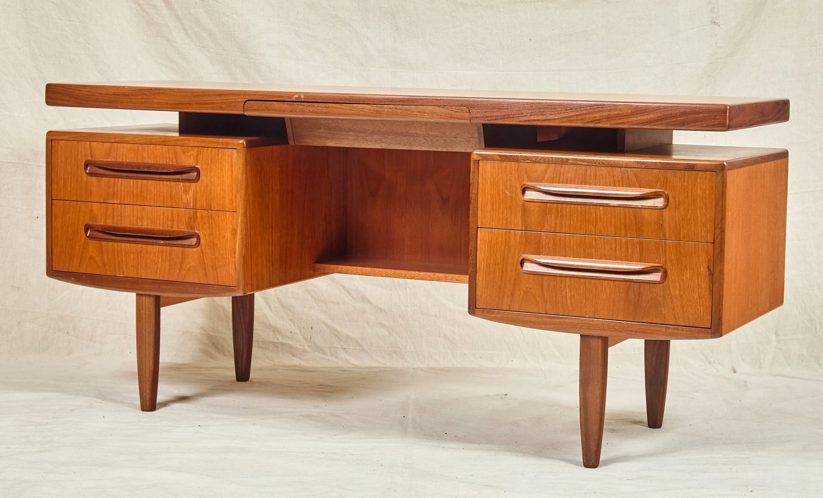 1982 G PLAN DRESSING TABLE by E. GOMME - 4