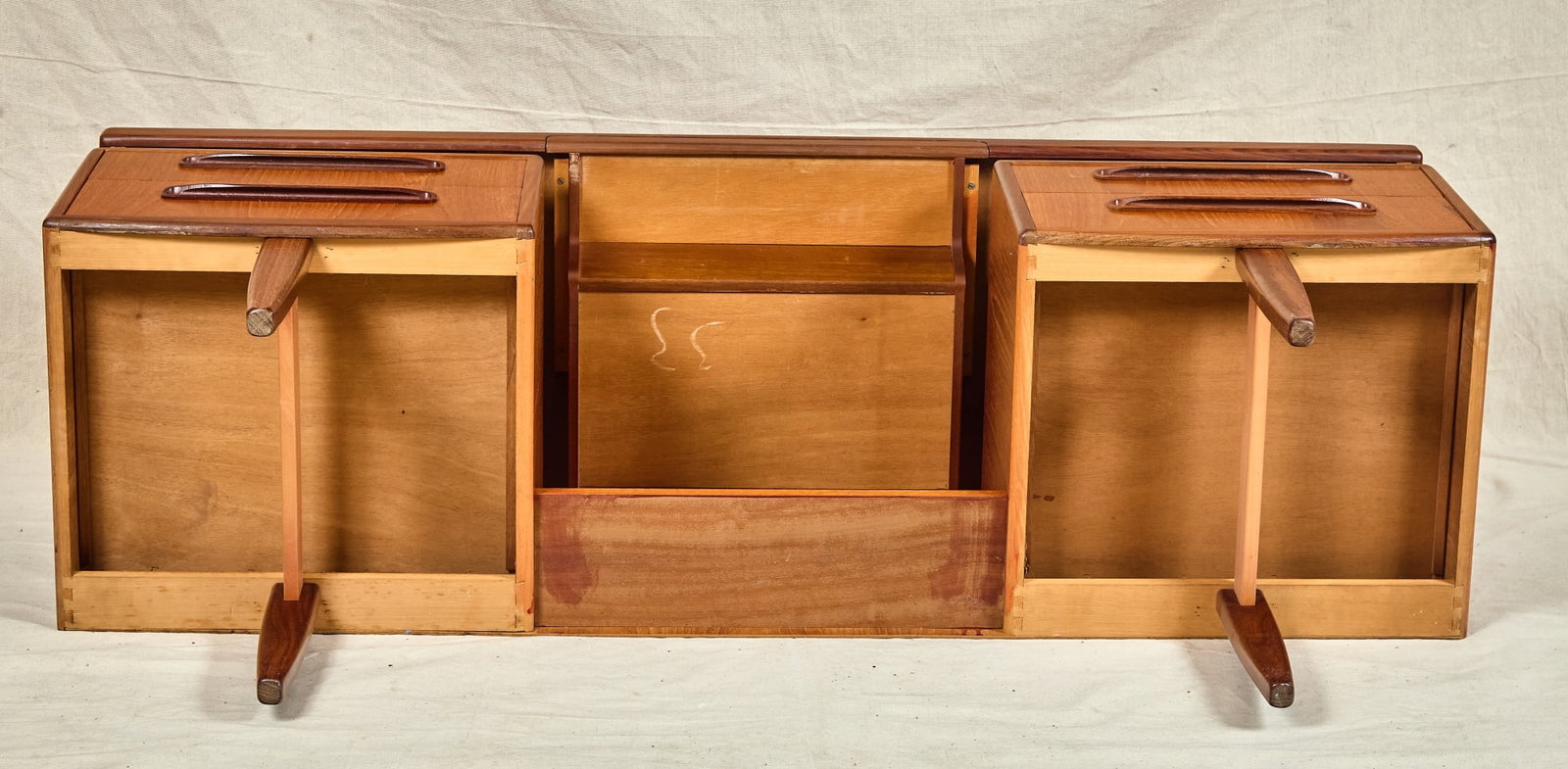 1982 G PLAN DRESSING TABLE by E. GOMME - 9