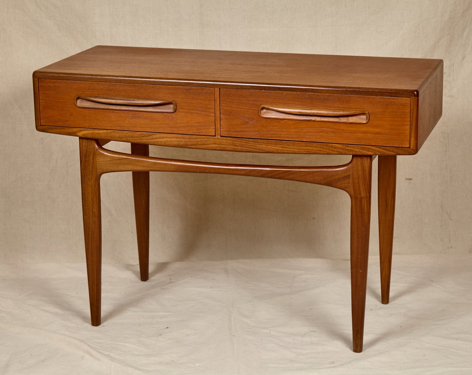 MID-CENTURY G PLAN "FRESCO" TEAK CONSOLE TABLE (1 of 10)