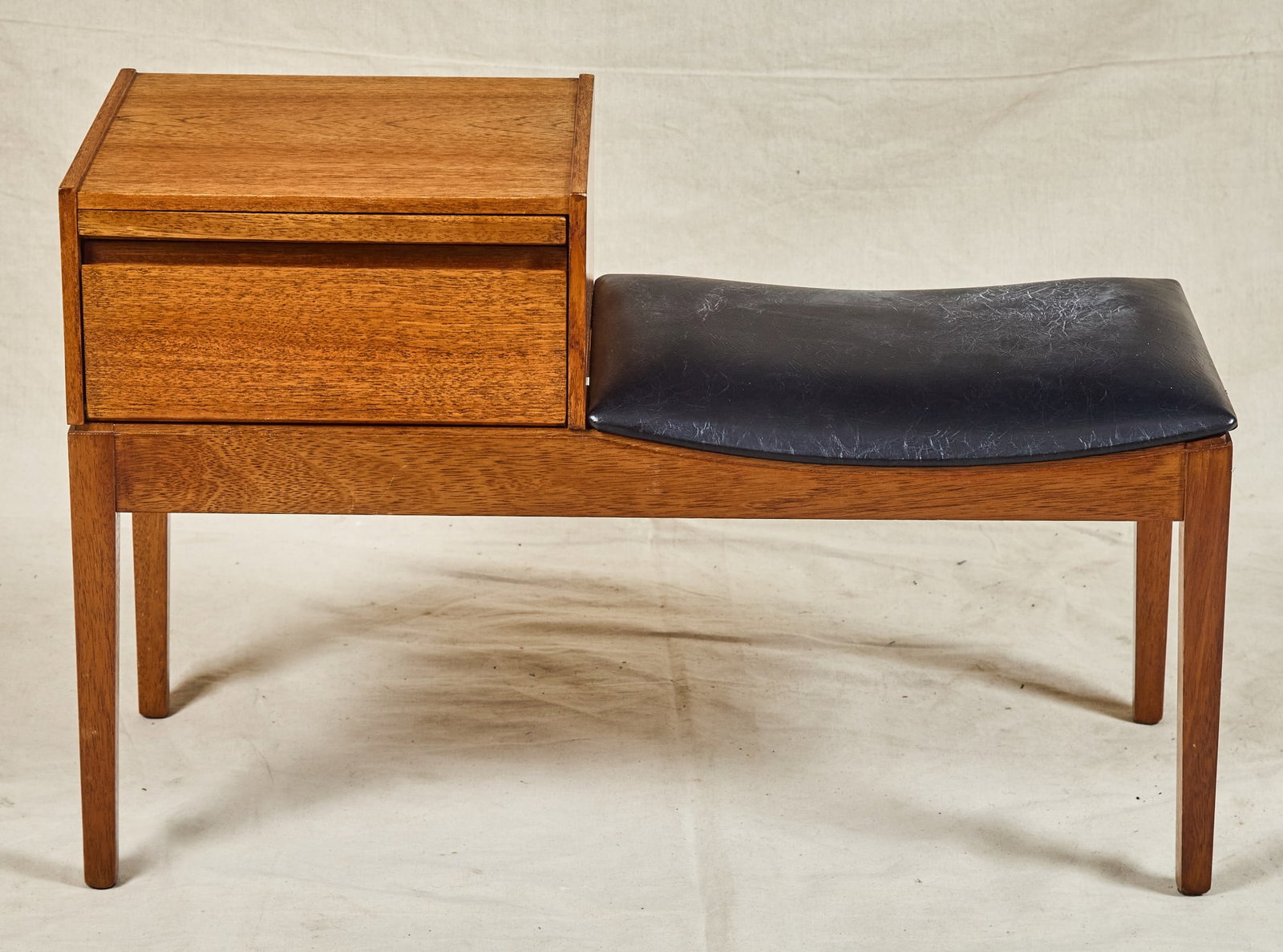 CHIPPY TELEPHONE SEAT with MEMORY SLIDE - 2