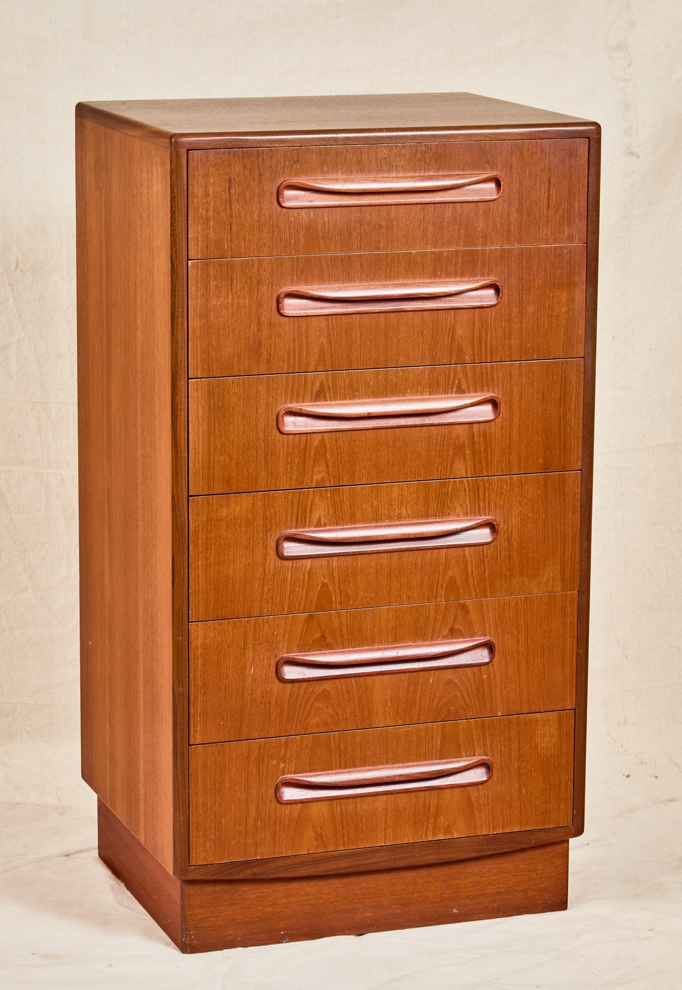 G PLAN DRESSER with CARVED WOODEN HANDLES (1 of 5)