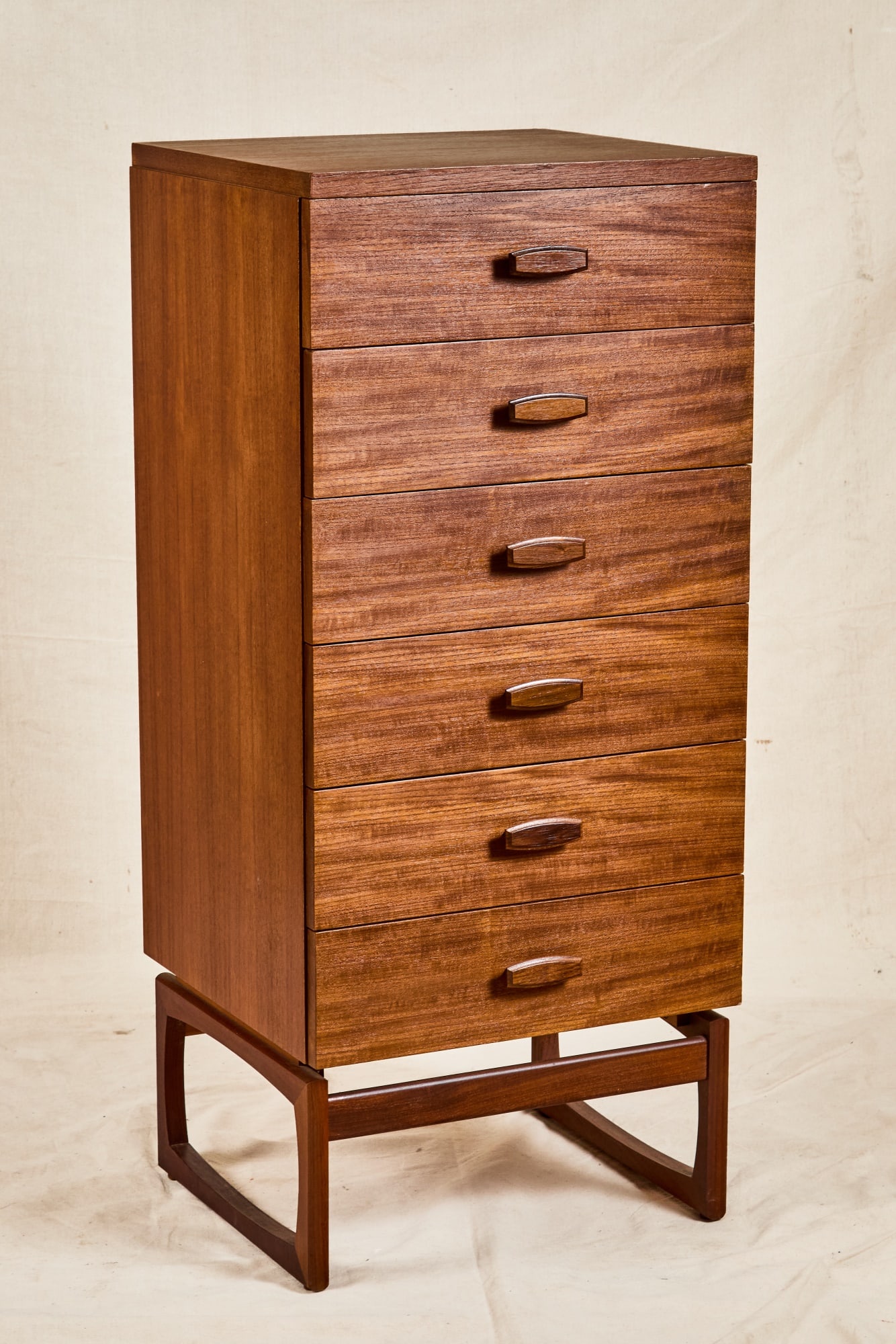 G PLAN "QUADRILLE" (6) DRAWER DRESSER on SLED LEGS (1 of 4)