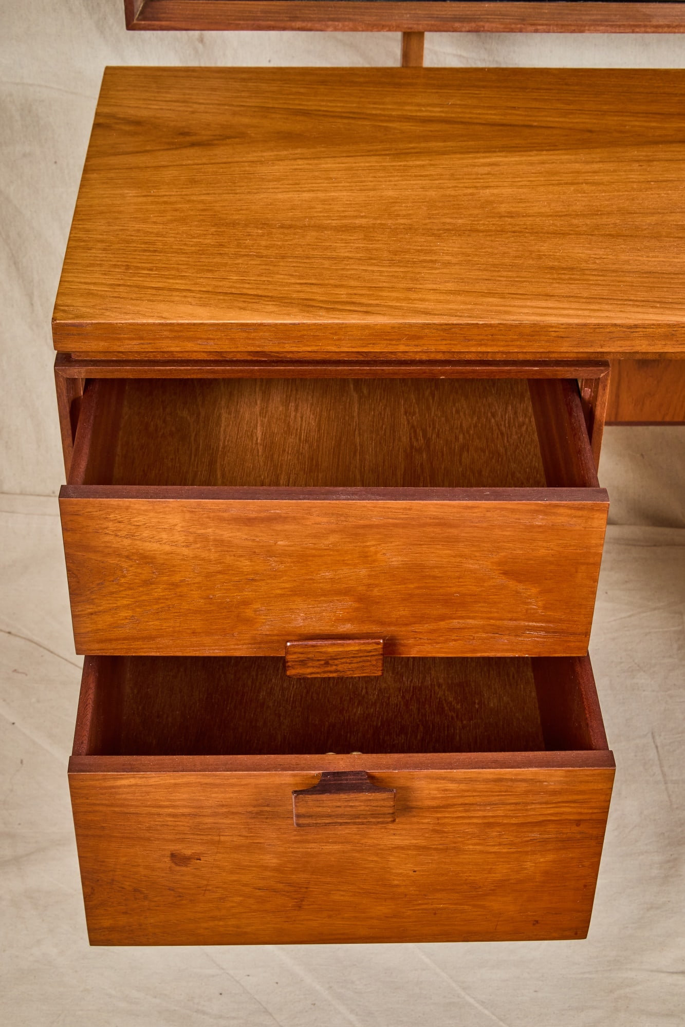 IBK LARSEN for G PLAN DANISH RANGE DRESSING TABLE - 3