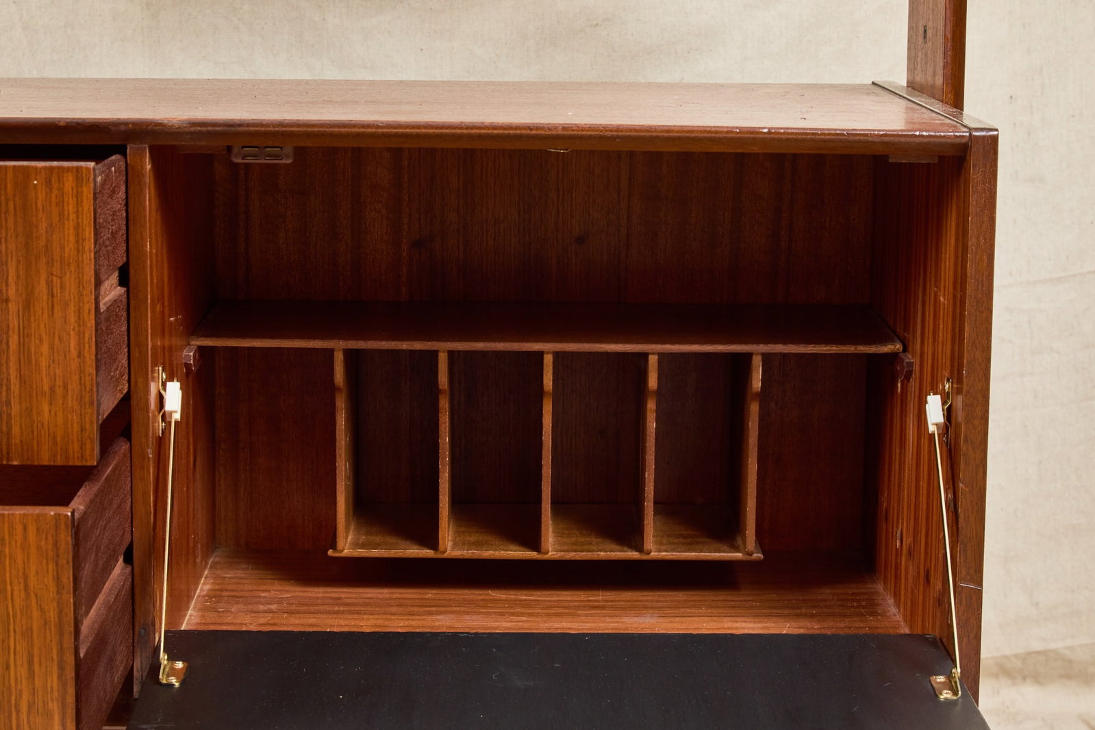 G PLAN "LIBRENZA" ROOM DIVIDER - 3