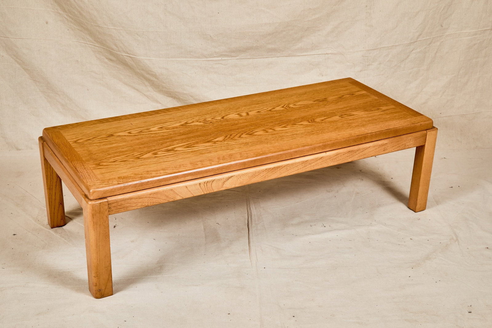 LANE OAK COFFEE TABLE (1 of 7)