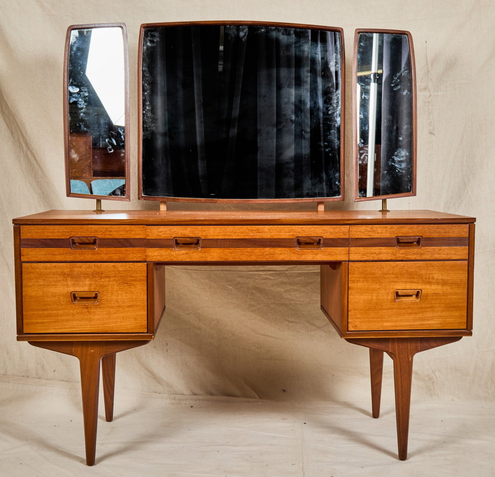DANISH MODERN TEAK DRESSING TABLE (1 of 11)