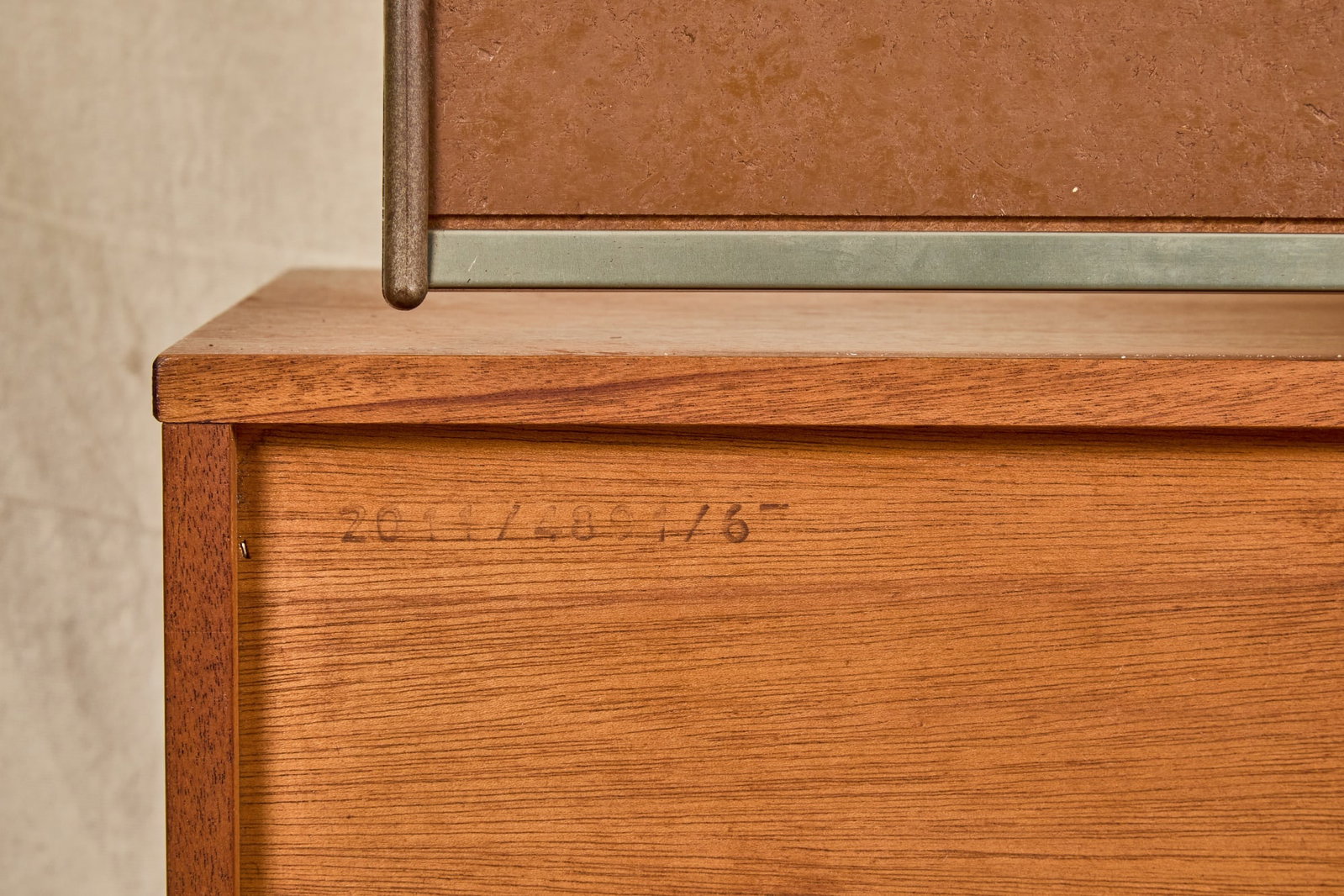 AVALON MID-CENTURY DRESSING TABLE - 10