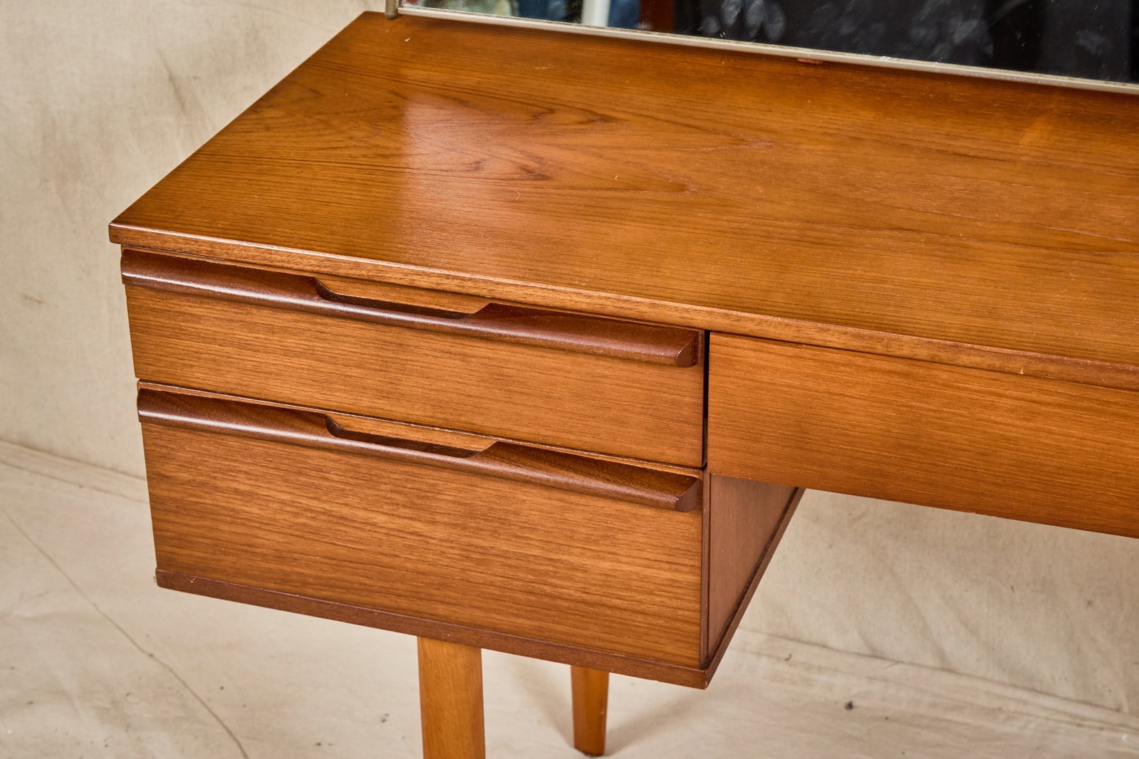 AVALON MID-CENTURY DRESSING TABLE - 3