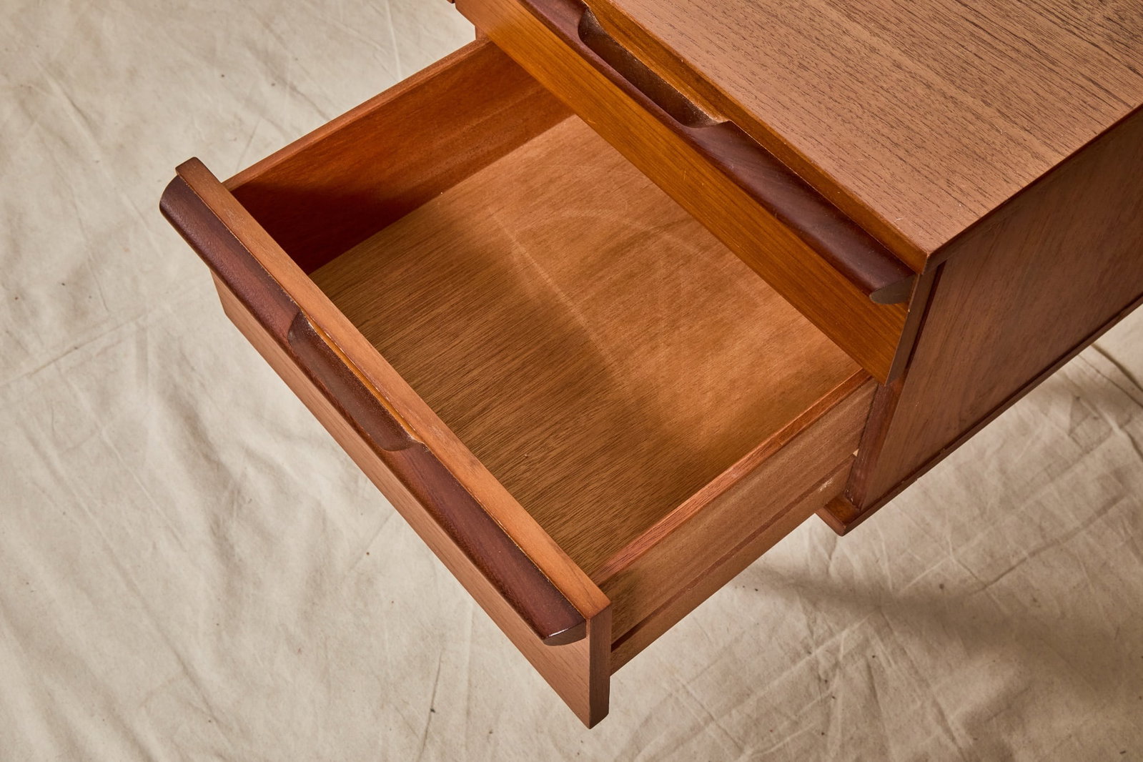 AVALON MID-CENTURY DRESSING TABLE - 4
