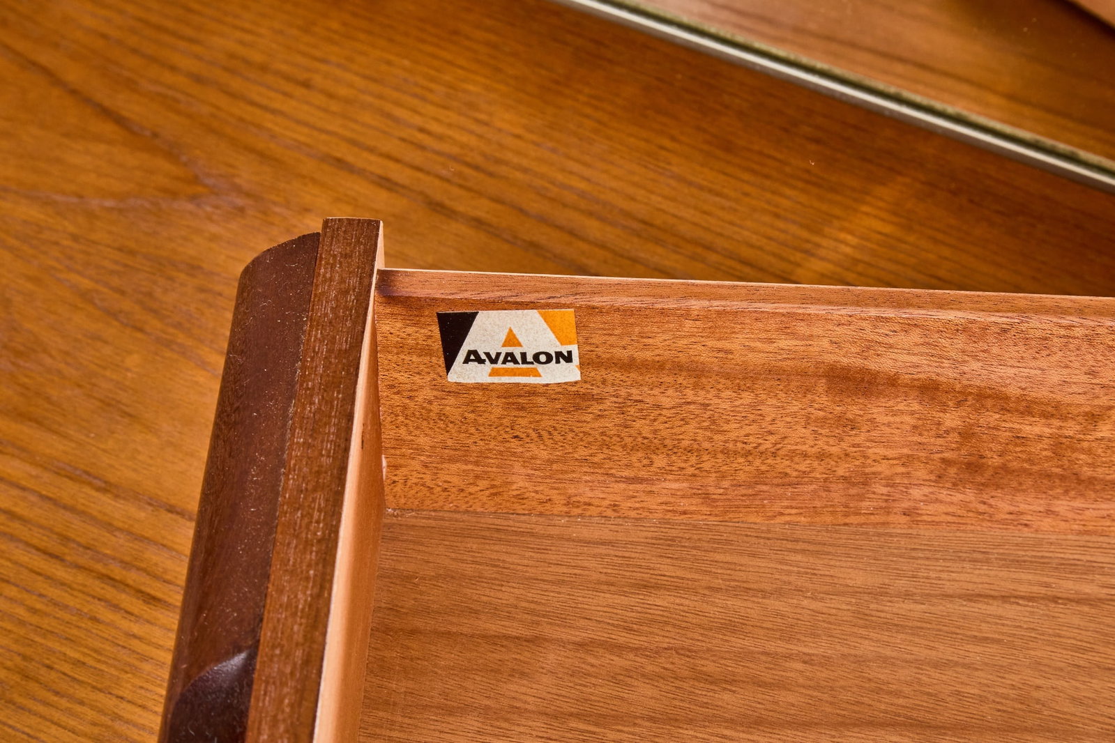 AVALON MID-CENTURY DRESSING TABLE - 5