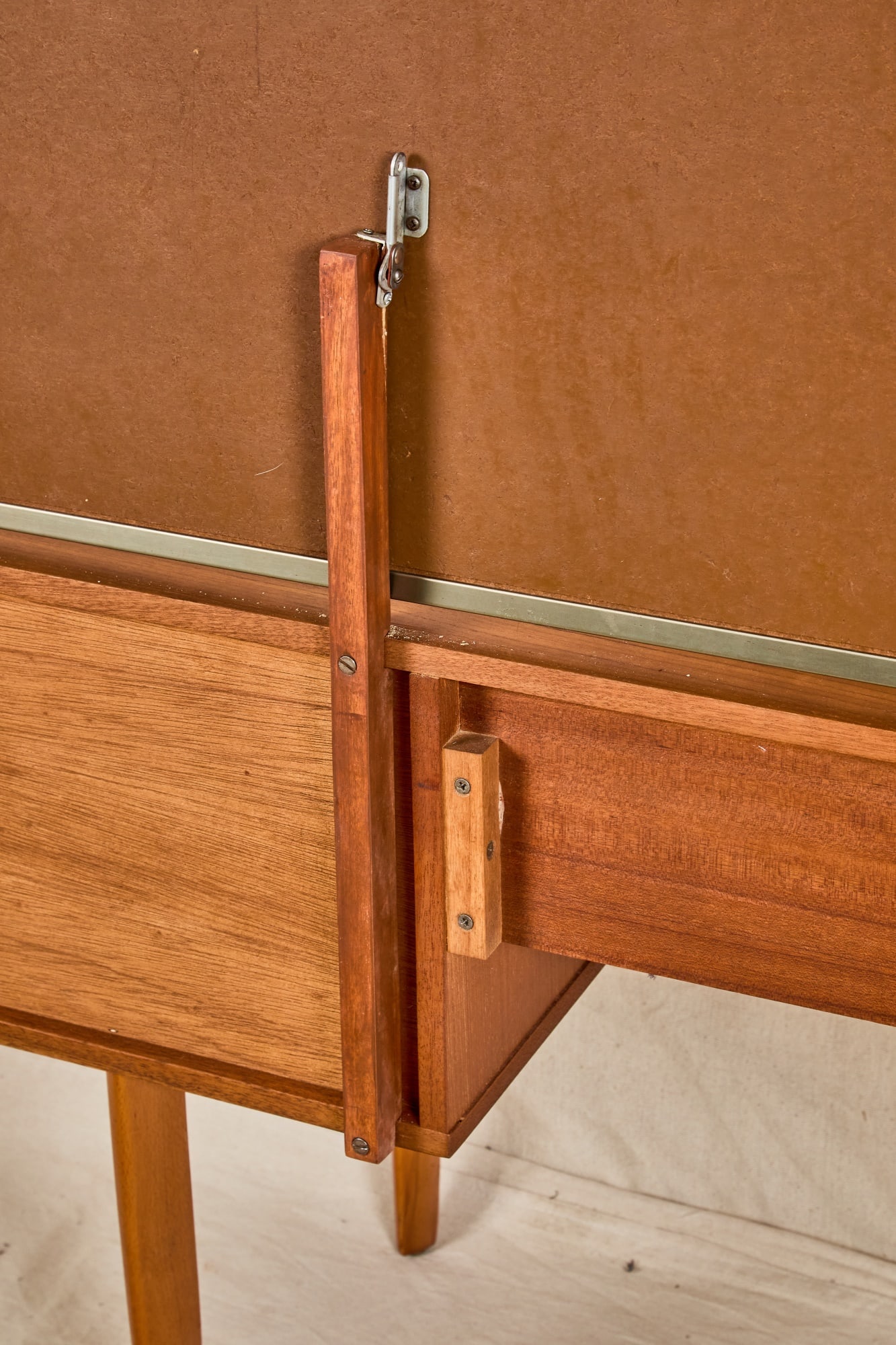 AVALON MID-CENTURY DRESSING TABLE - 9