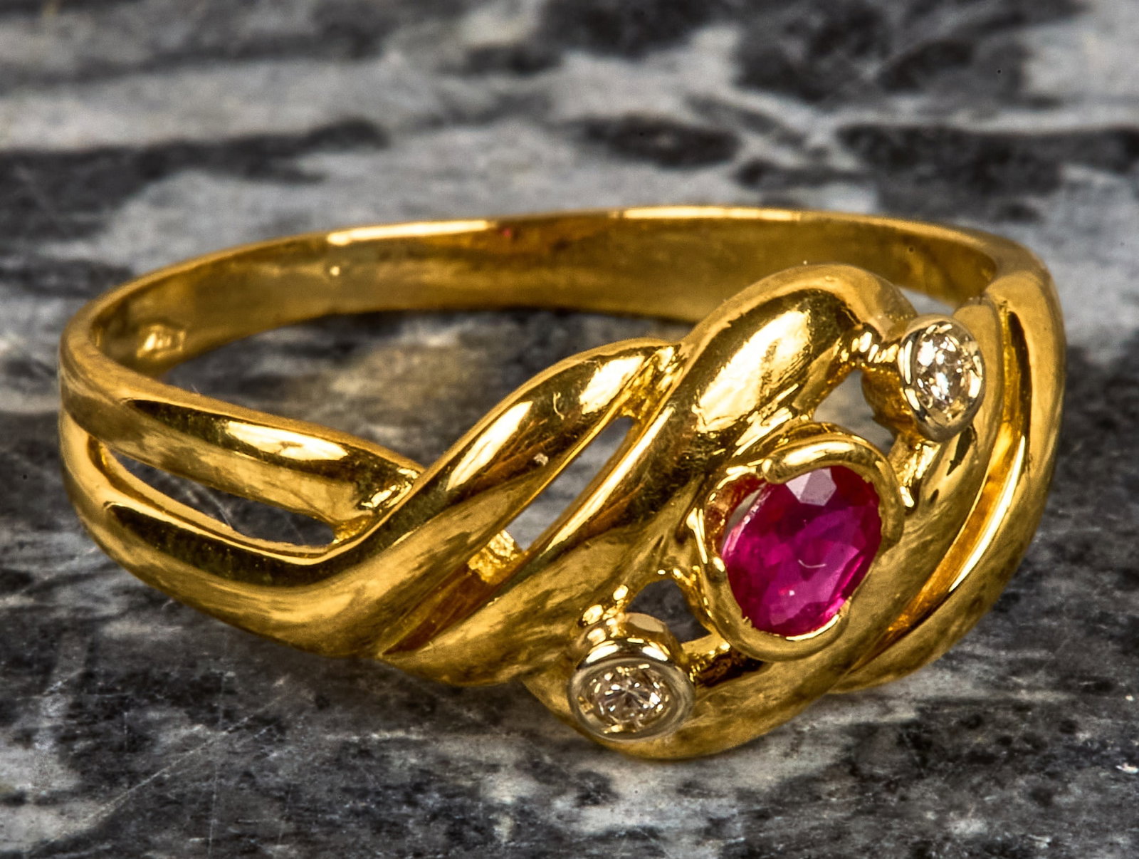 18K YELLOW GOLD RUBY and DIAMOND RING - 2