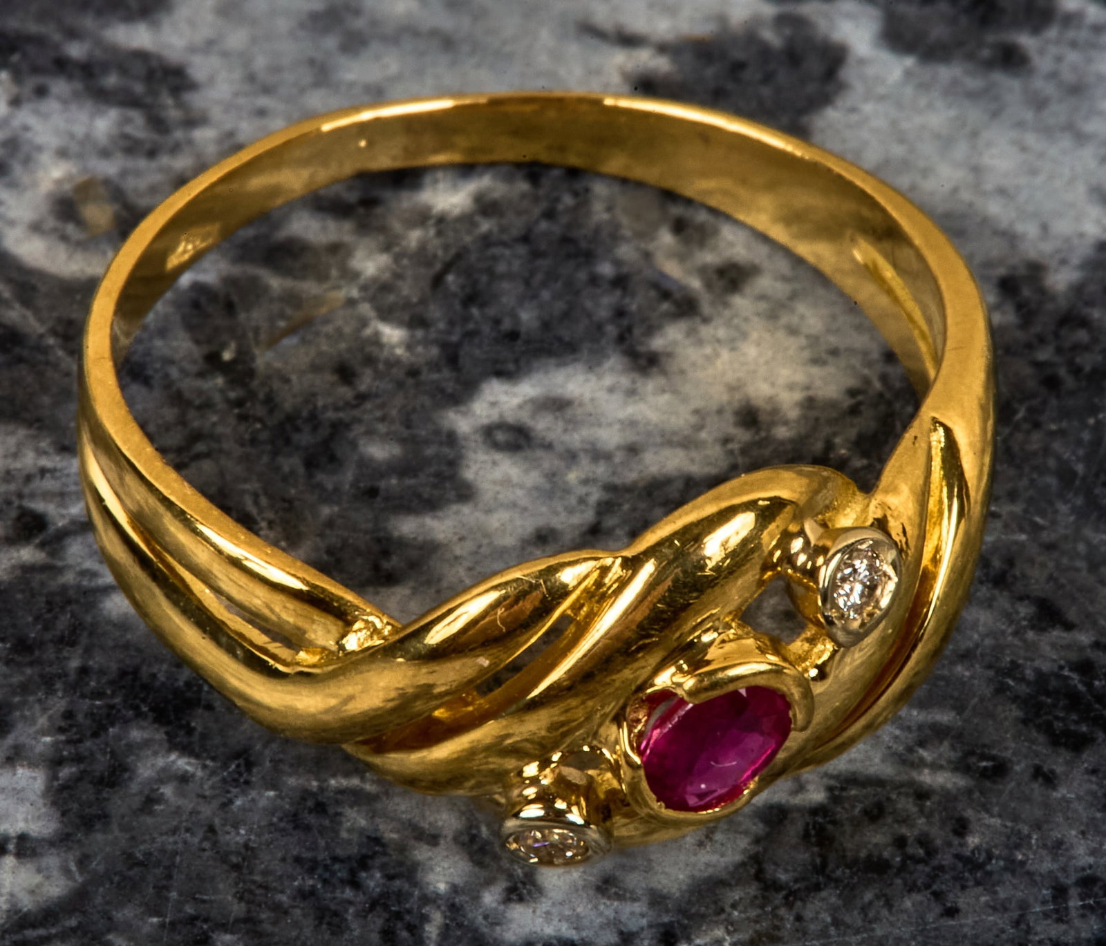 18K YELLOW GOLD RUBY and DIAMOND RING - 3