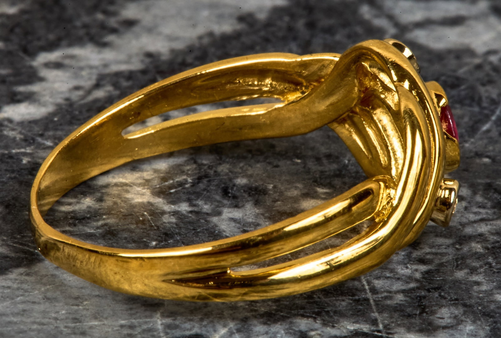 18K YELLOW GOLD RUBY and DIAMOND RING - 4