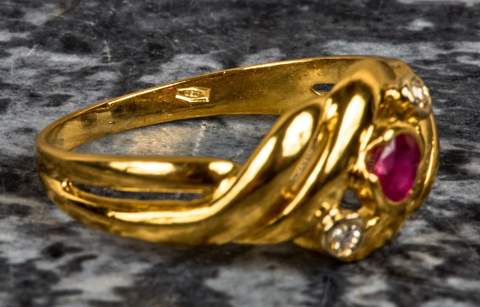 18K YELLOW GOLD RUBY and DIAMOND RING - 6