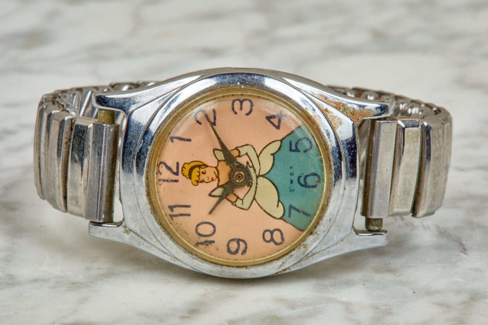 VINTAGE CHILDS CINDERELLA WRIST WATCH: Walt Disney Productions. 3/4 inch face.