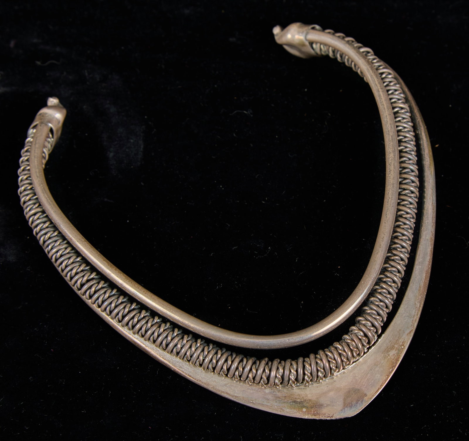 OLD NEWBURY CRAFTERS STERLING NECKLACE: 6 x 5 inches. Retailed by Shreve, Crump and Low 4.55 troy ounces.