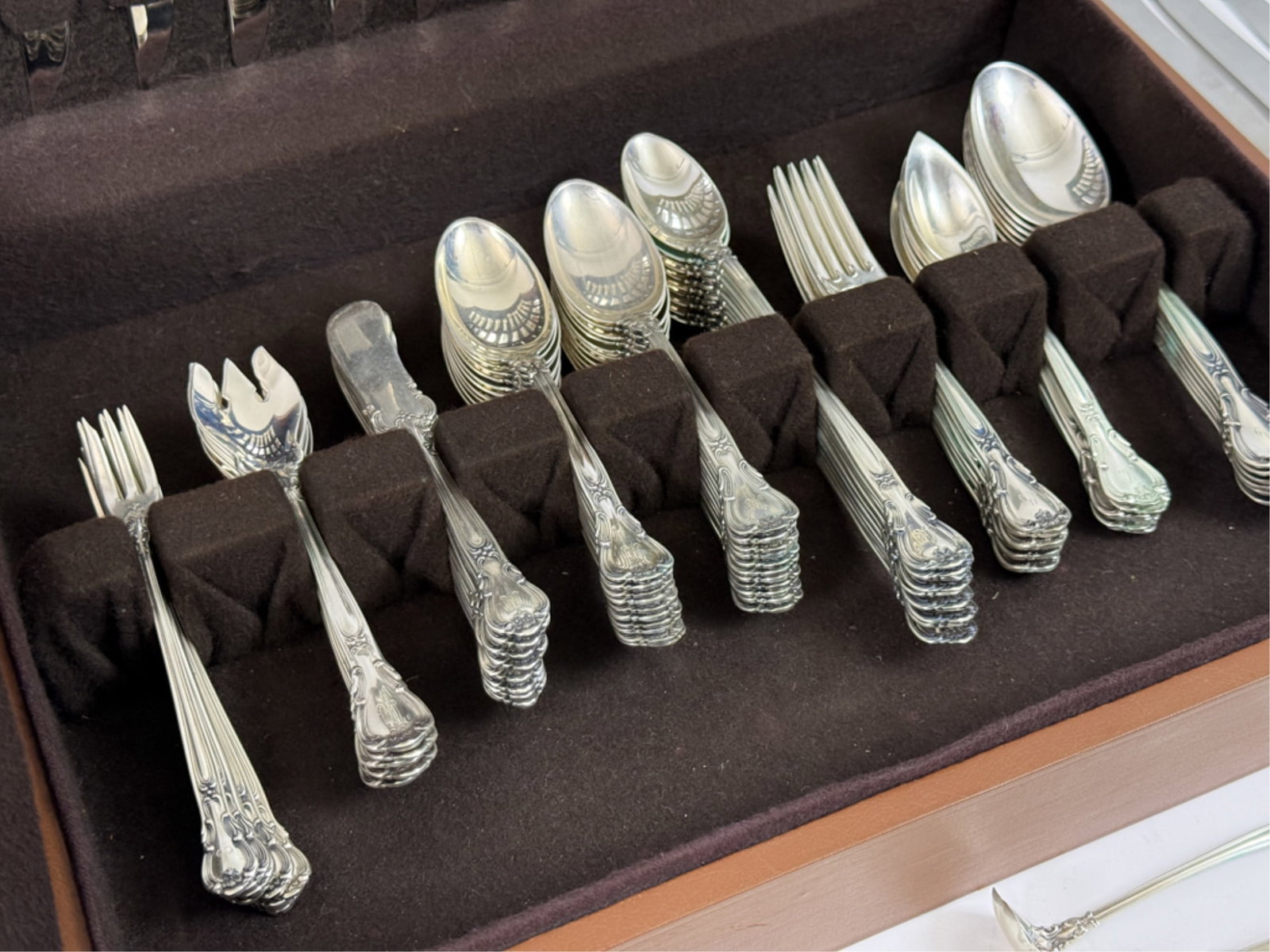 GORHAM STERLING SILVER "CHANTILLY" FLATWARE SET - 12