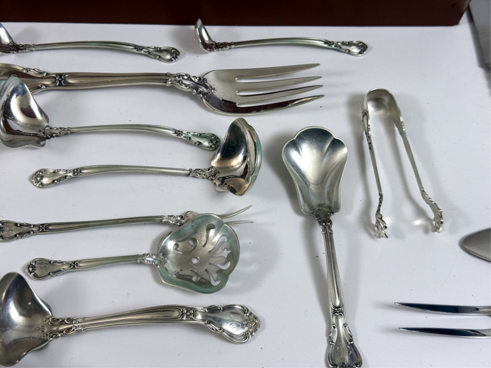 GORHAM STERLING SILVER "CHANTILLY" FLATWARE SET - 18
