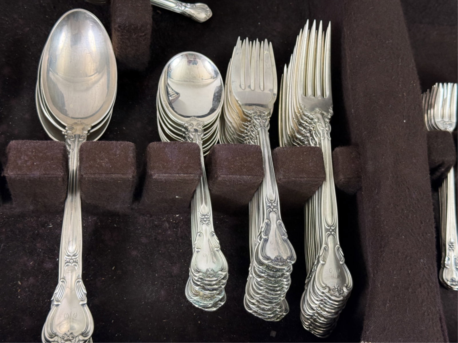 GORHAM STERLING SILVER "CHANTILLY" FLATWARE SET - 8