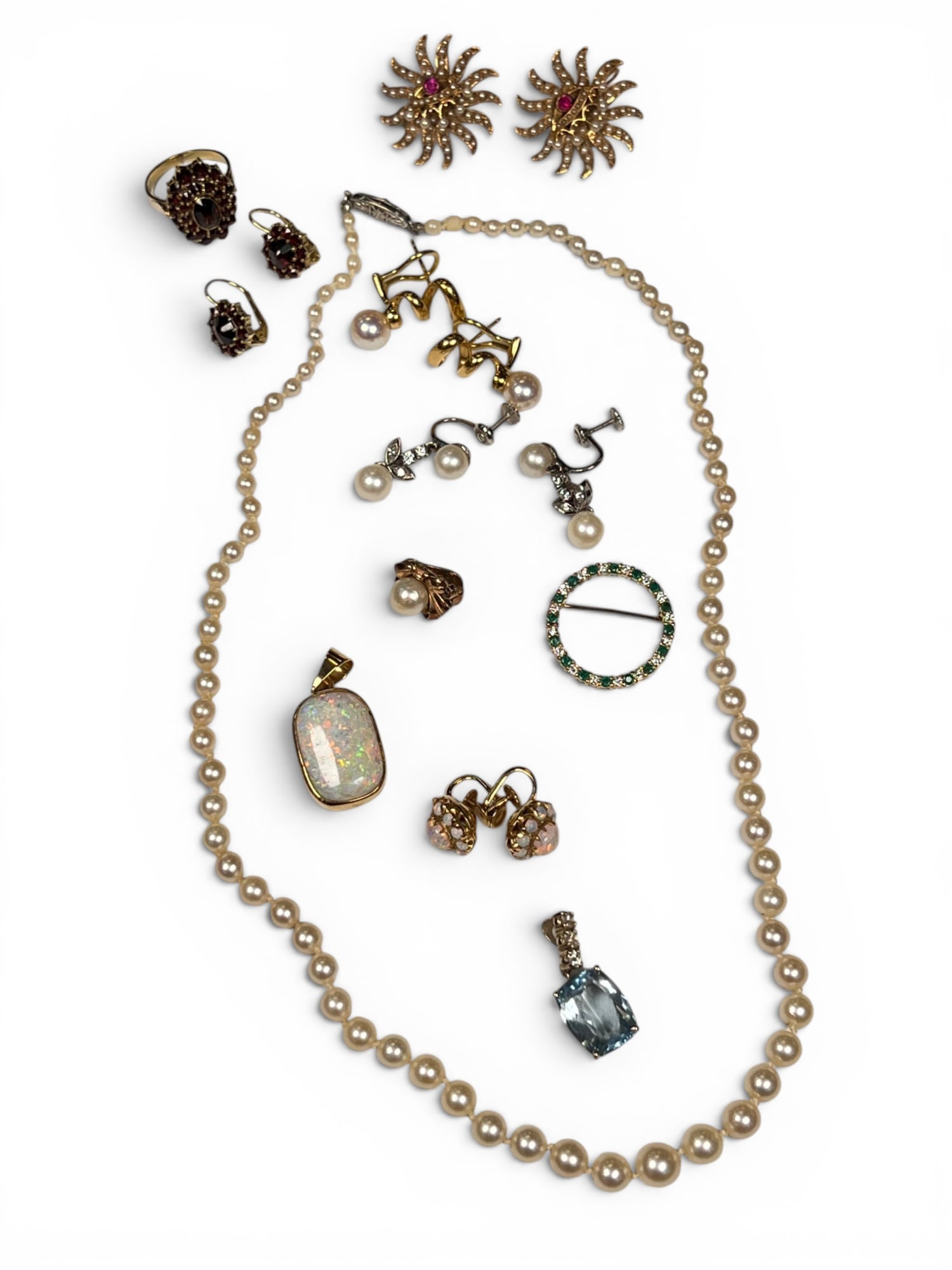 GROUPING OF 14K GOLD JEWELRY: All marked or test 14k. 14k settings, clasps or bezels. Misc stones Condition: Good