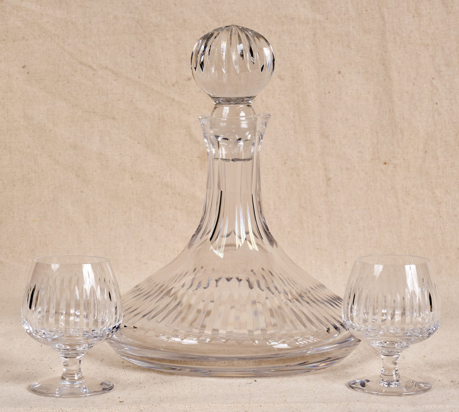 GUCCI/SAKS FIFTH AVE CRYSTAL DECANTER & SNIFTERS (1 of 19)