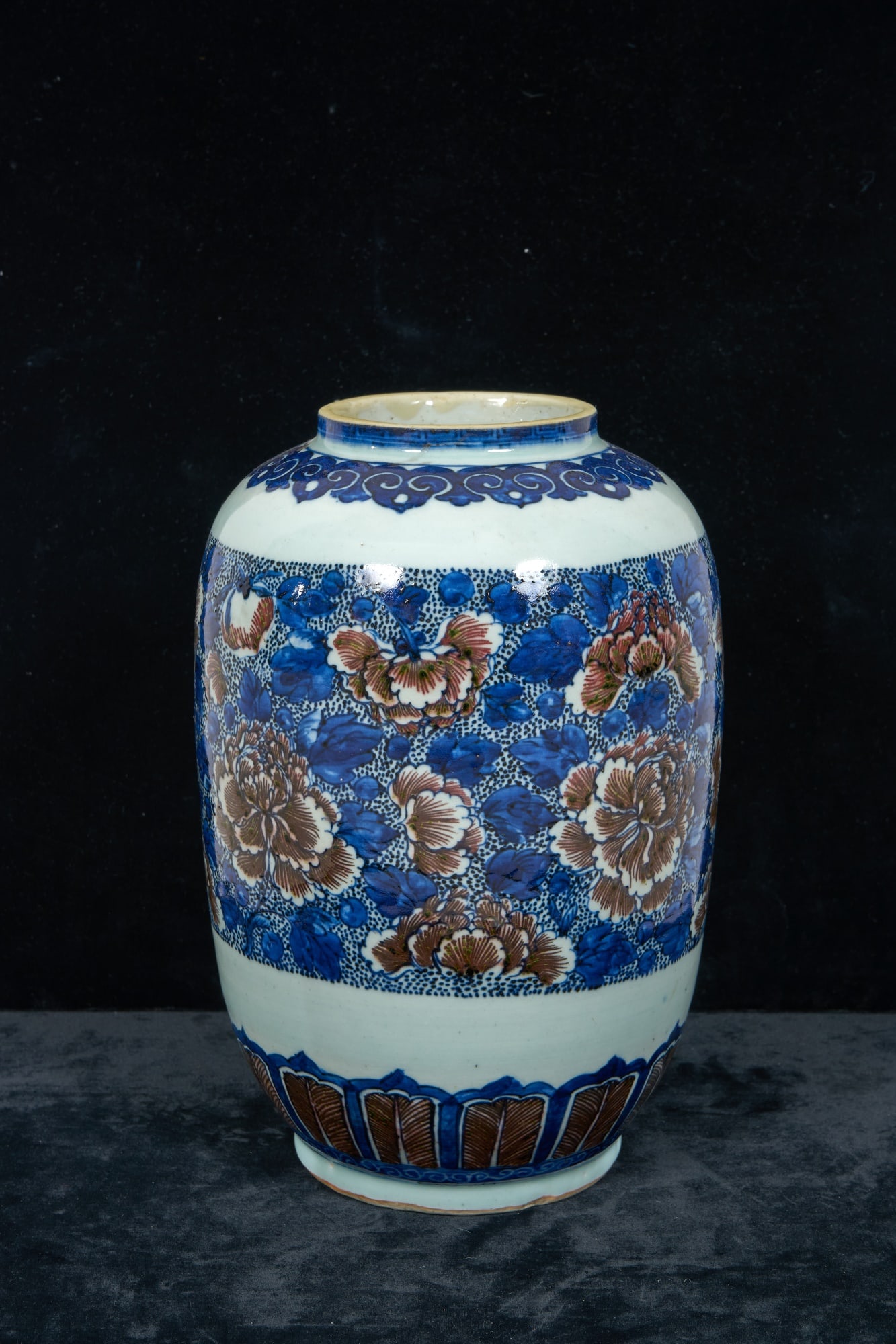 (19th c) CHINESE PORCELAIN VASE: Unmarked 10 1/2 x 6 3/4 inches. Provenance: Deaccessioned from the Haverhill Public Library