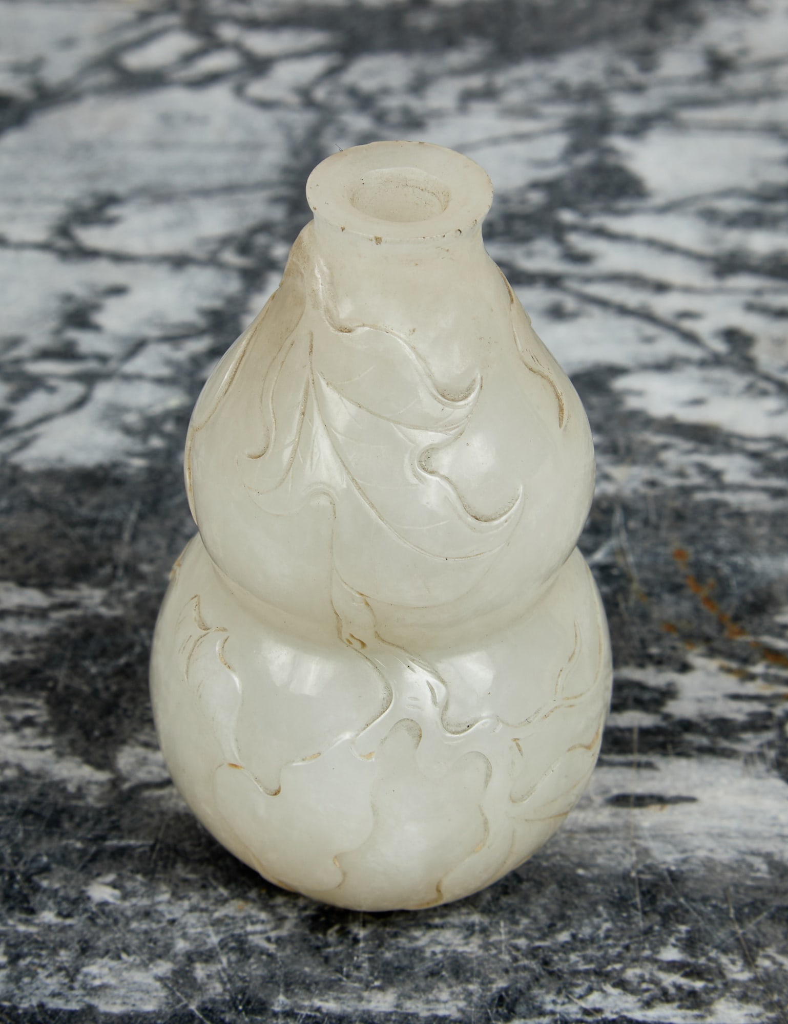 ANTIQUE CARVED JADE SNUFF BOTTLE: 3 x 1 3/4 inches.