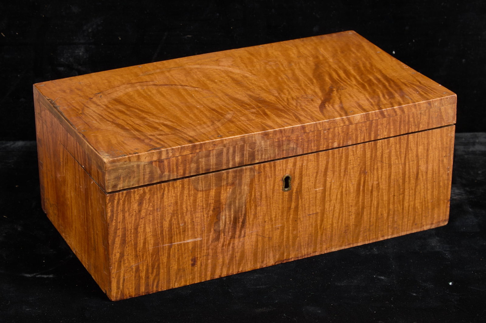 (19th c) DOVETAILED TIGER MAPLE LOCKBOX: 5 x 13 x 7 1/2 inches.