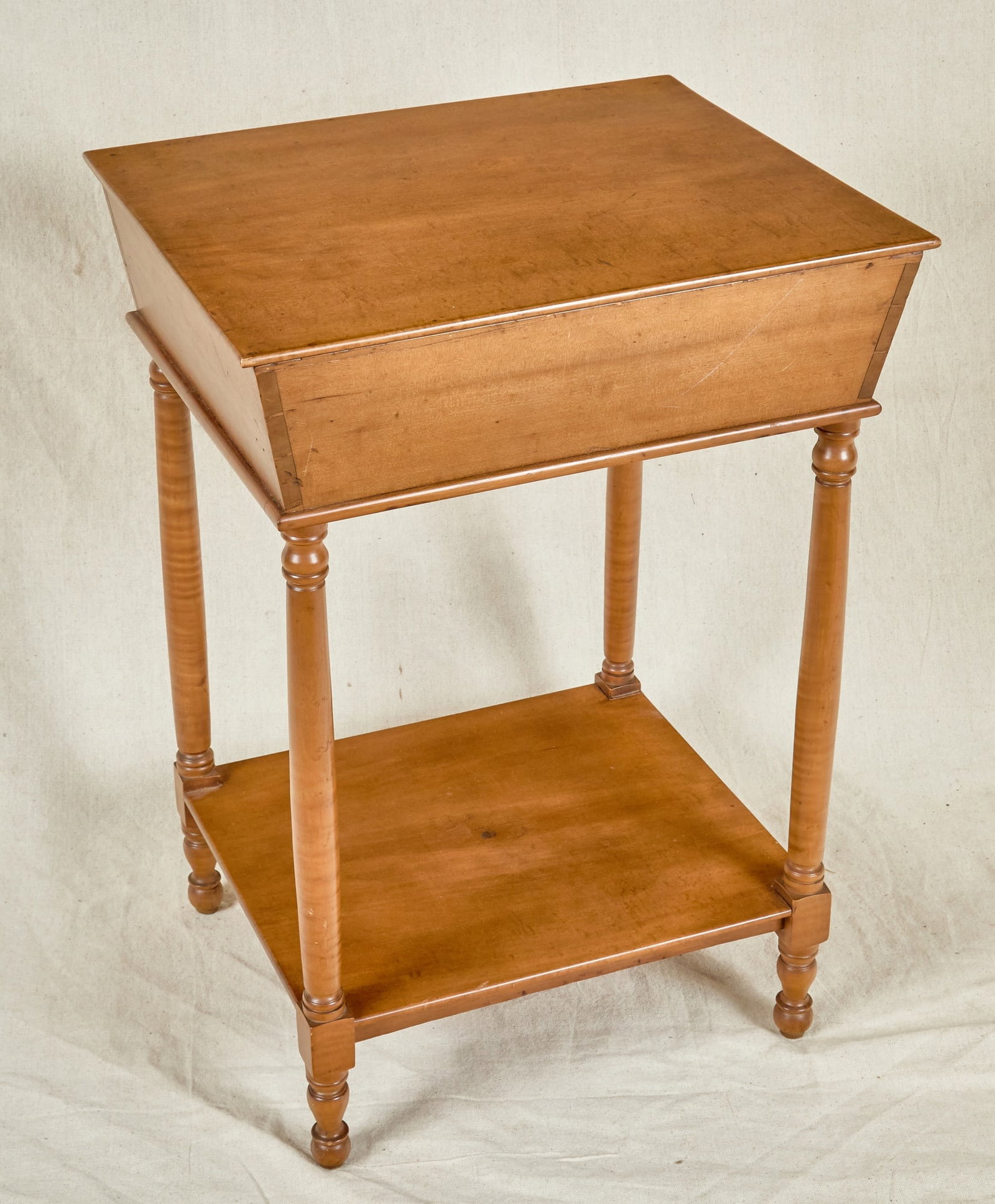 EARLY (19th c) TIGER MAPLE LEG SERVING STAND (1 of 12)