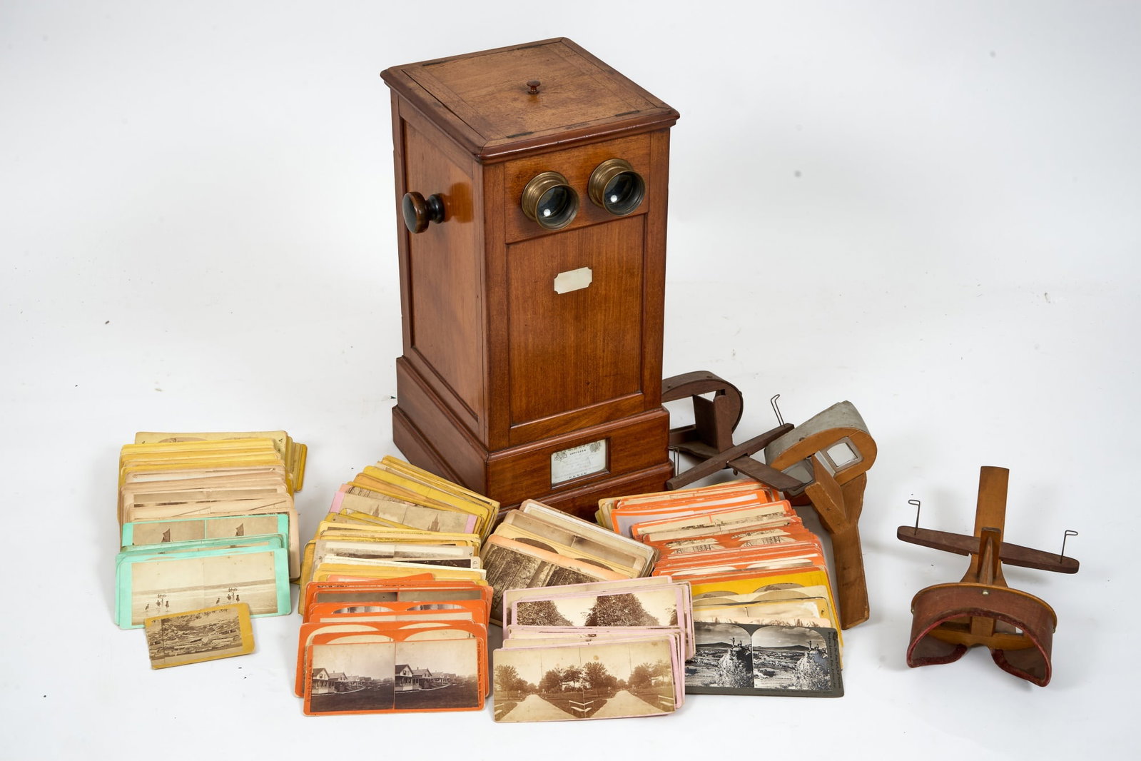 APPROX. 250 STEREOVIEWS, VIEWERS, TABLETOP VIEWER (1 of 16)