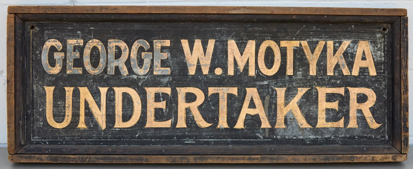 GEORGE W. MOTYKA UNDERTAKER GILT LETTER TRADE SIGN (1 of 7)