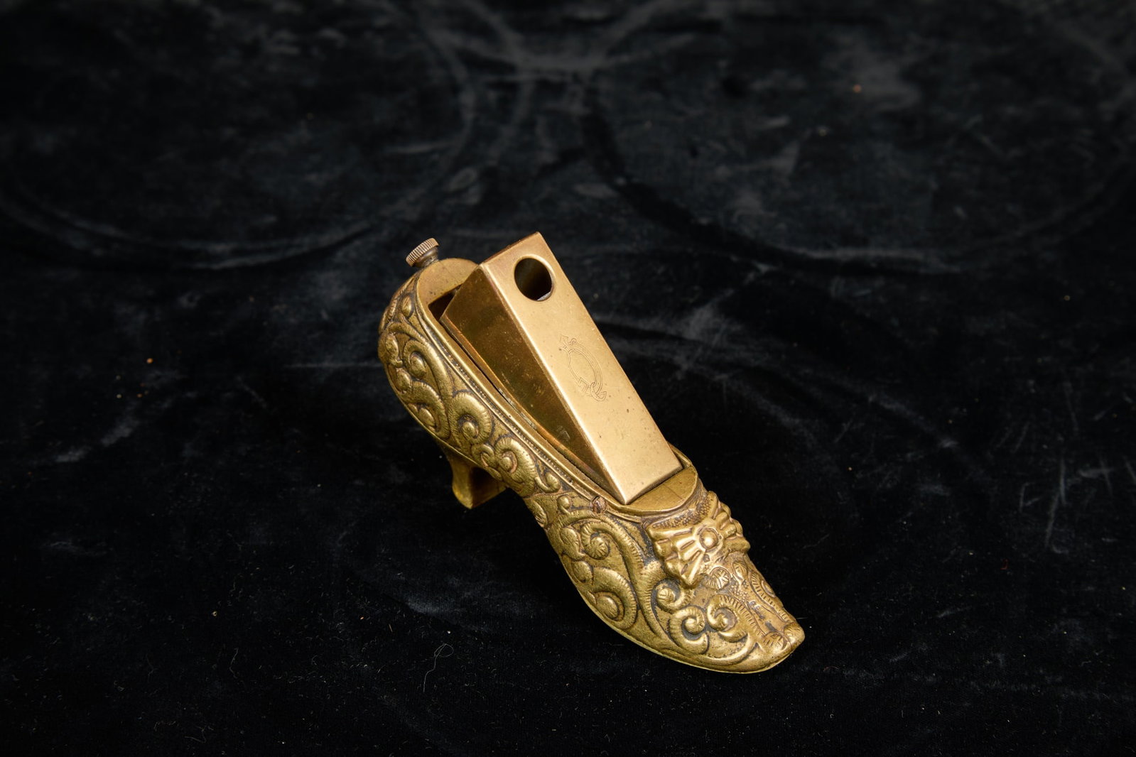 ANTIQUE FIGURAL BRASS CIGAR CUTTER (1 of 9)