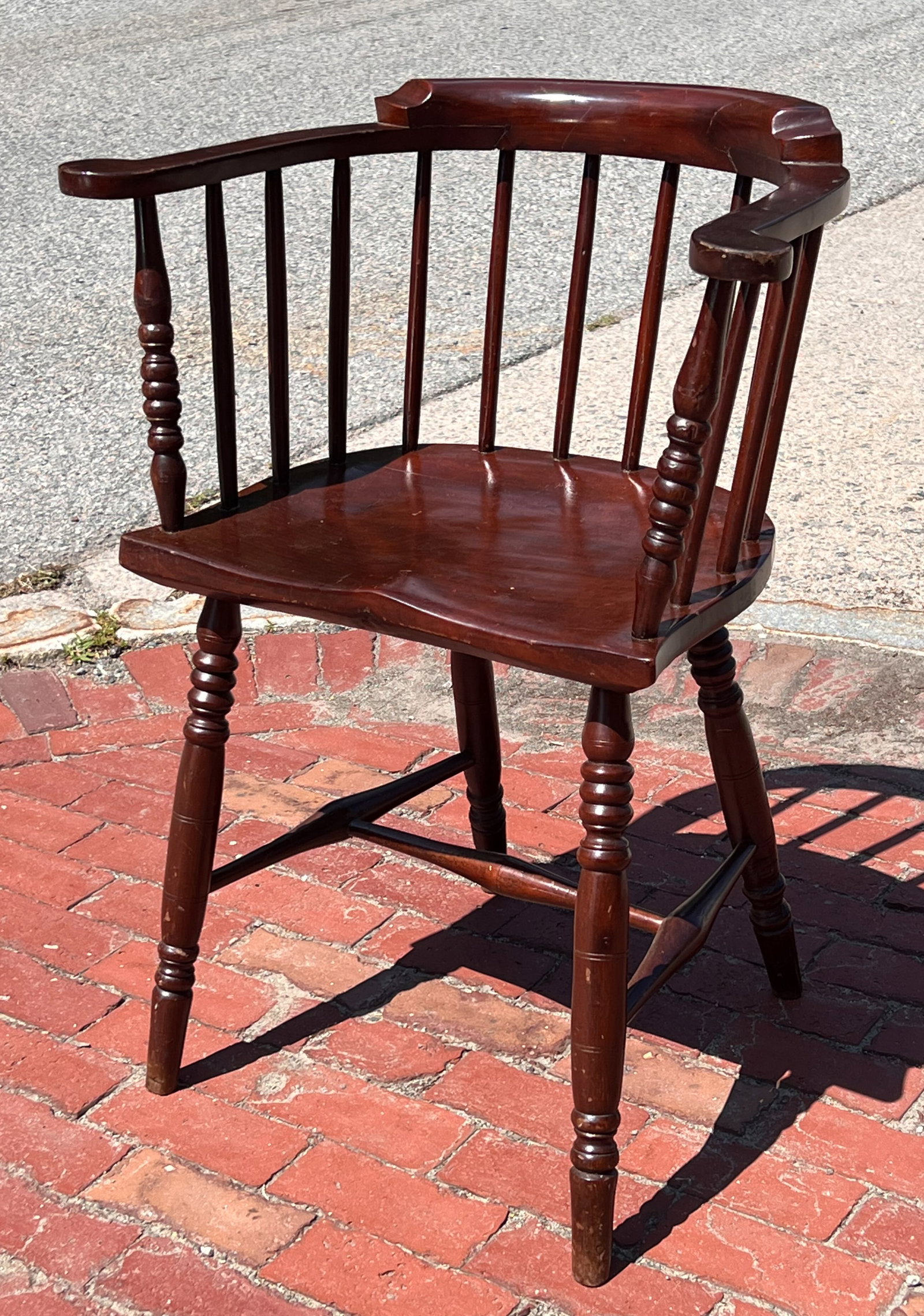 (19th c) WINDSOR MAHOGANY CAPTAIN'S CHAIR: Shaped seat and finely turned supports and legs. 33" x 25" x 16"