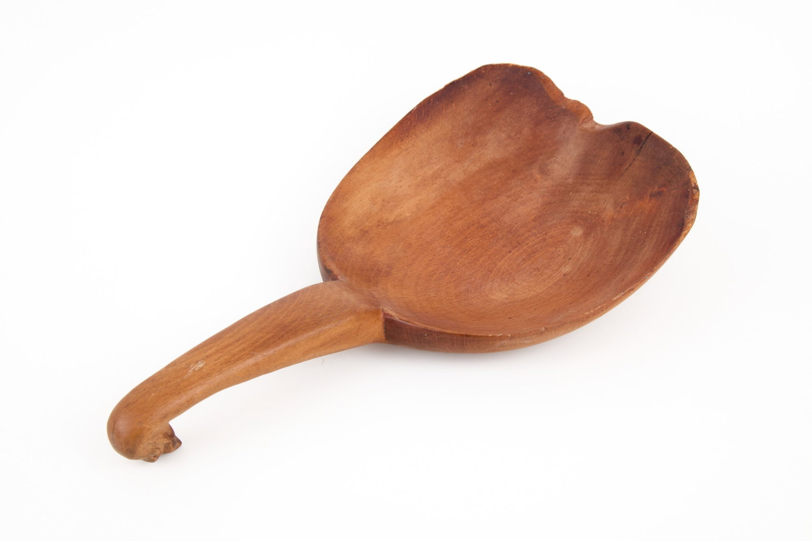 FIGURAL NATIVE AMERICAN CARVED WOODEN SCOOP: Native American carved wooden scoop with figural bird head handle. 9 1/2 x 5 inches.