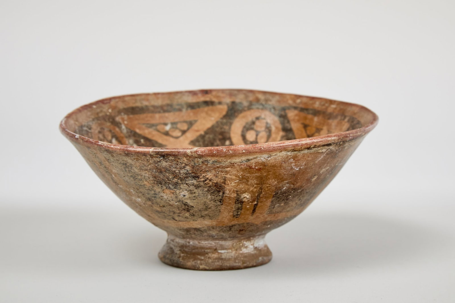 PAINTED PRE-COLUMBIAN EARTHENWARE FOOTED BOWL (1 of 10)