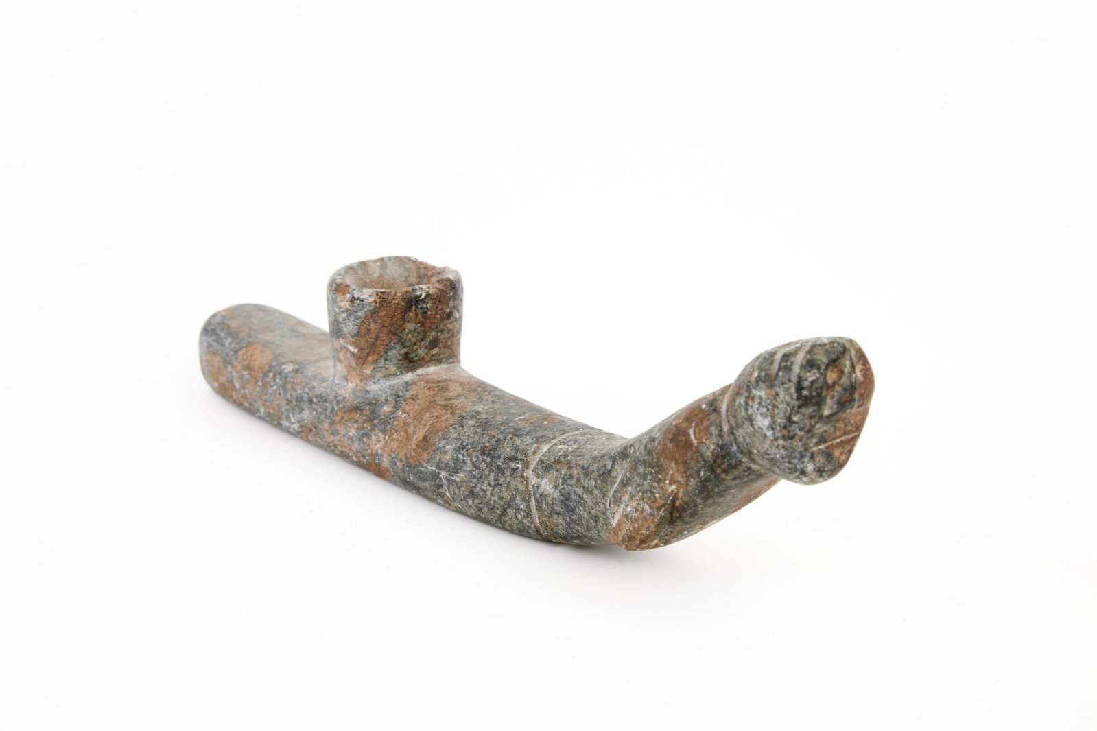 NATIVE AMERICAN CARVED STEATITE EFFIGY PIPE: With figure of a man similar to a ship's masthead, carved from spinach green steatite. 2 3/4 x 10 inches.