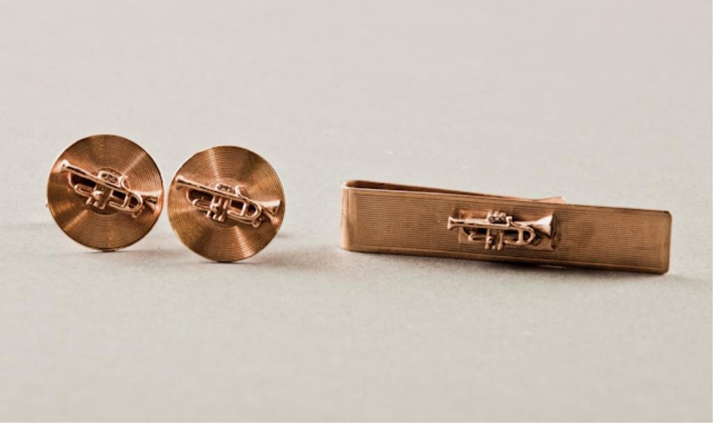14K Cufflinks & Tie Clasp Milt Ebbins: (1) Pair of 14k gold wing back cufflinks and tie clasp set, depicting a vinyl record mounted with diamond set trumpets, a gift to Milt Ebbins from Count Basie, 17.6 dwt.